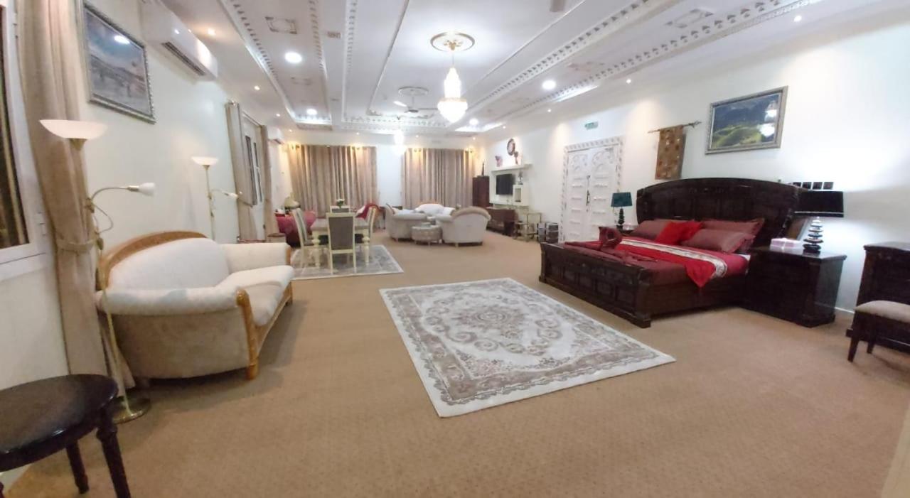 Sur Bandar Al Ayjah Hotel Apartments Esterno foto
