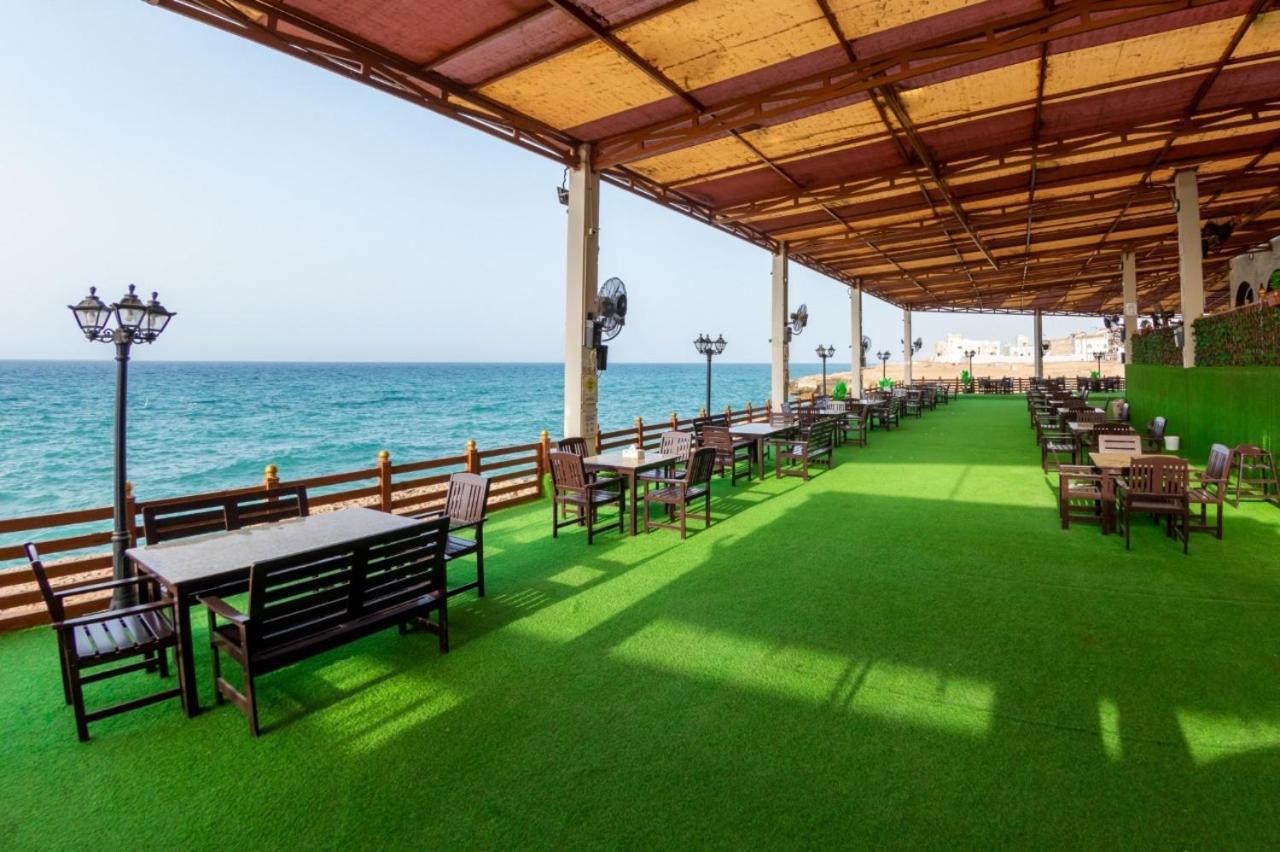 Sur Bandar Al Ayjah Hotel Apartments Esterno foto