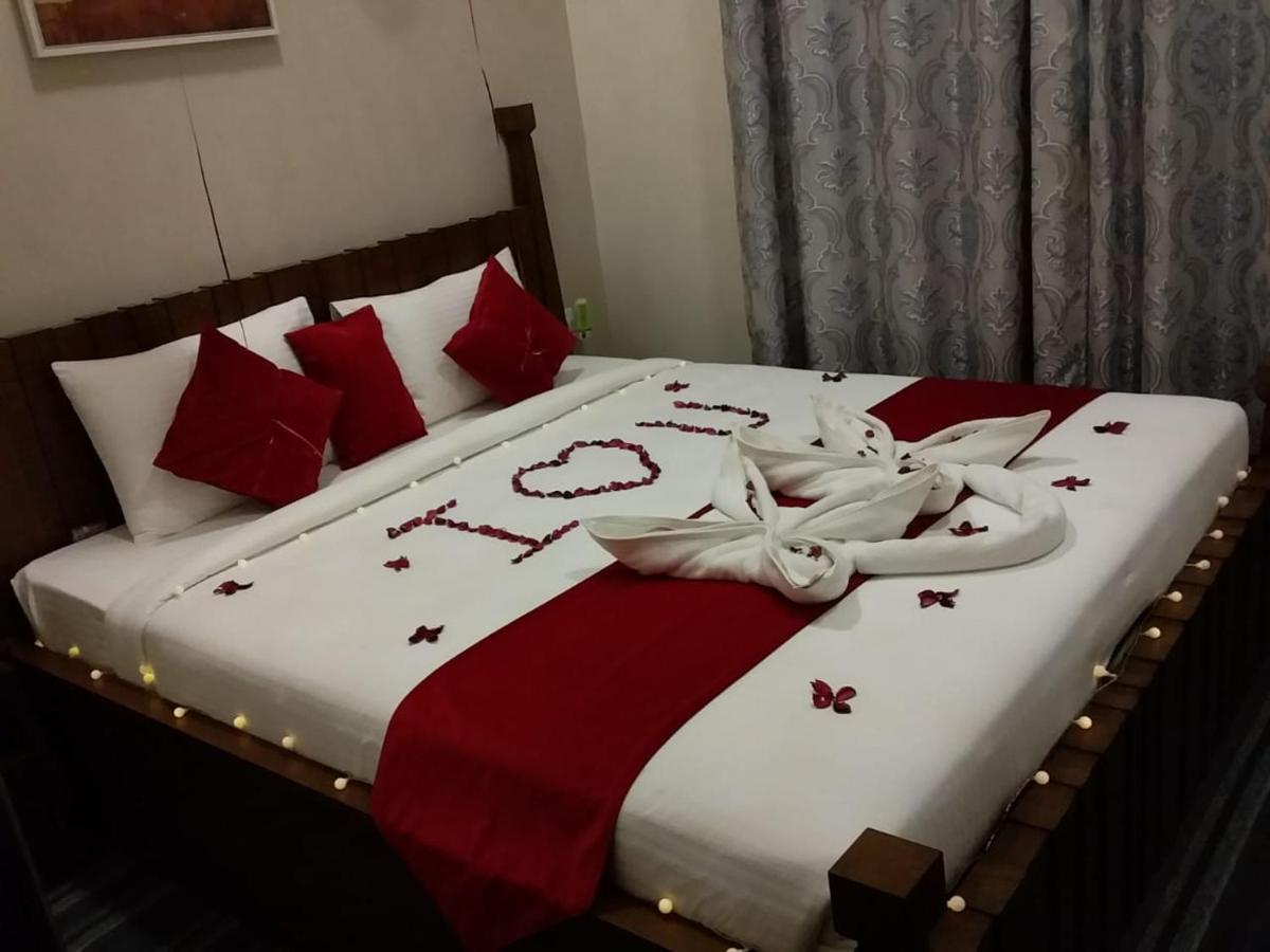 Sur Bandar Al Ayjah Hotel Apartments Esterno foto