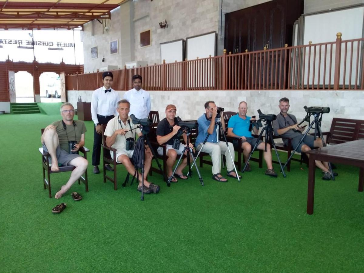 Sur Bandar Al Ayjah Hotel Apartments Esterno foto