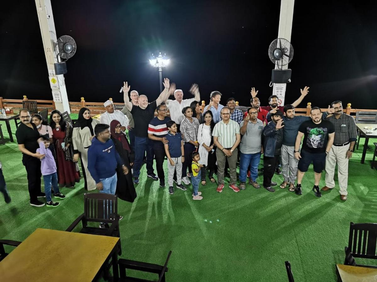 Sur Bandar Al Ayjah Hotel Apartments Esterno foto