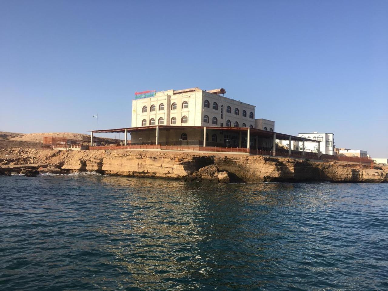Sur Bandar Al Ayjah Hotel Apartments Esterno foto