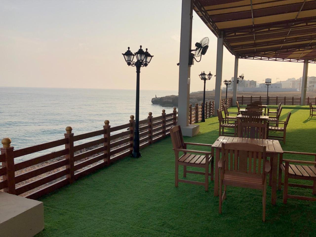 Sur Bandar Al Ayjah Hotel Apartments Esterno foto