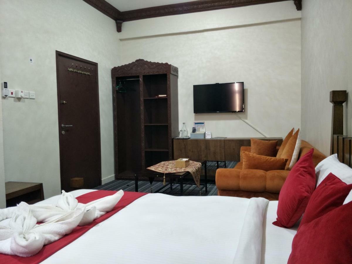 Sur Bandar Al Ayjah Hotel Apartments Esterno foto
