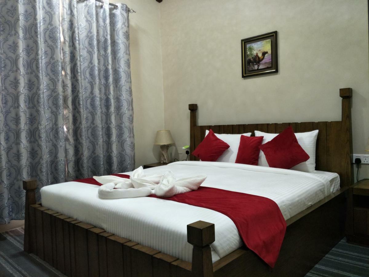 Sur Bandar Al Ayjah Hotel Apartments Esterno foto