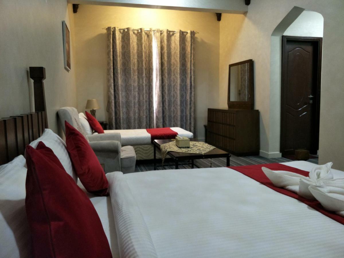 Sur Bandar Al Ayjah Hotel Apartments Esterno foto