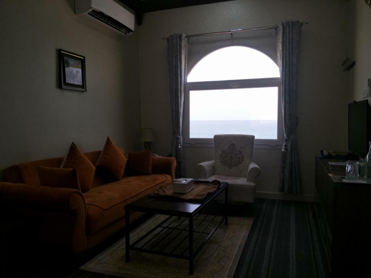 Sur Bandar Al Ayjah Hotel Apartments Esterno foto