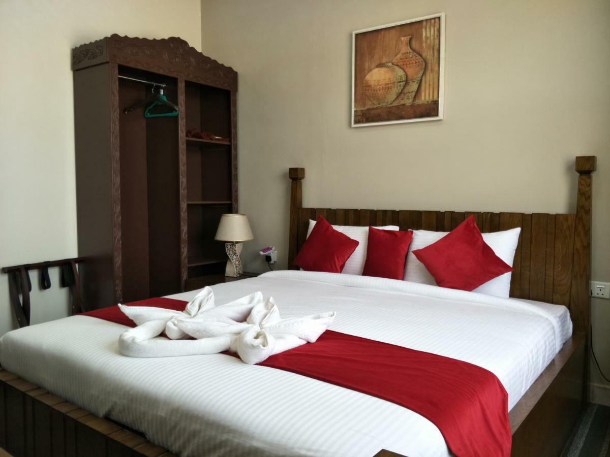 Sur Bandar Al Ayjah Hotel Apartments Esterno foto