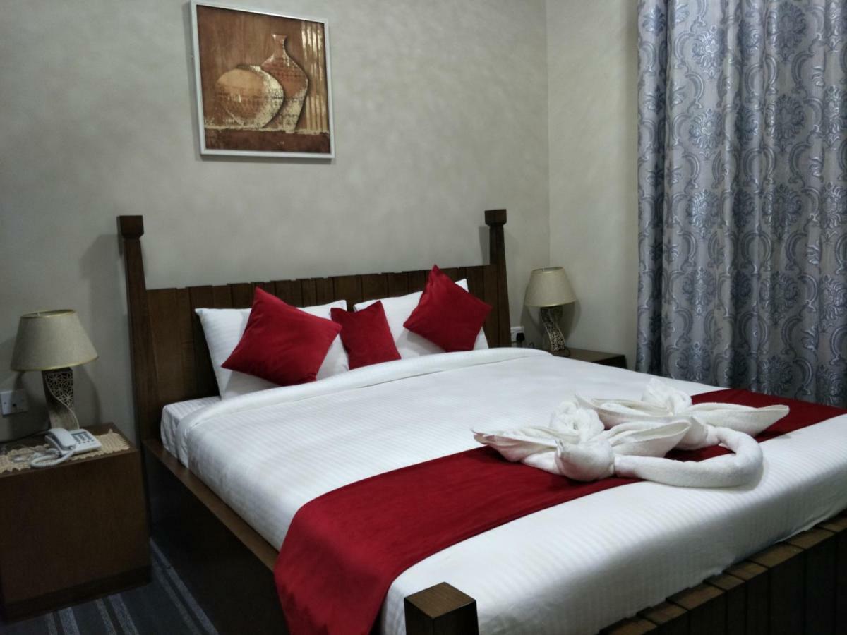 Sur Bandar Al Ayjah Hotel Apartments Esterno foto