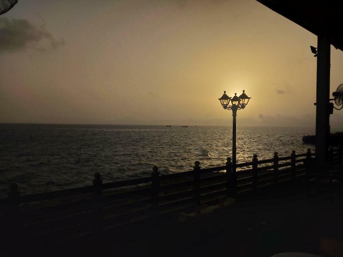 Sur Bandar Al Ayjah Hotel Apartments Esterno foto
