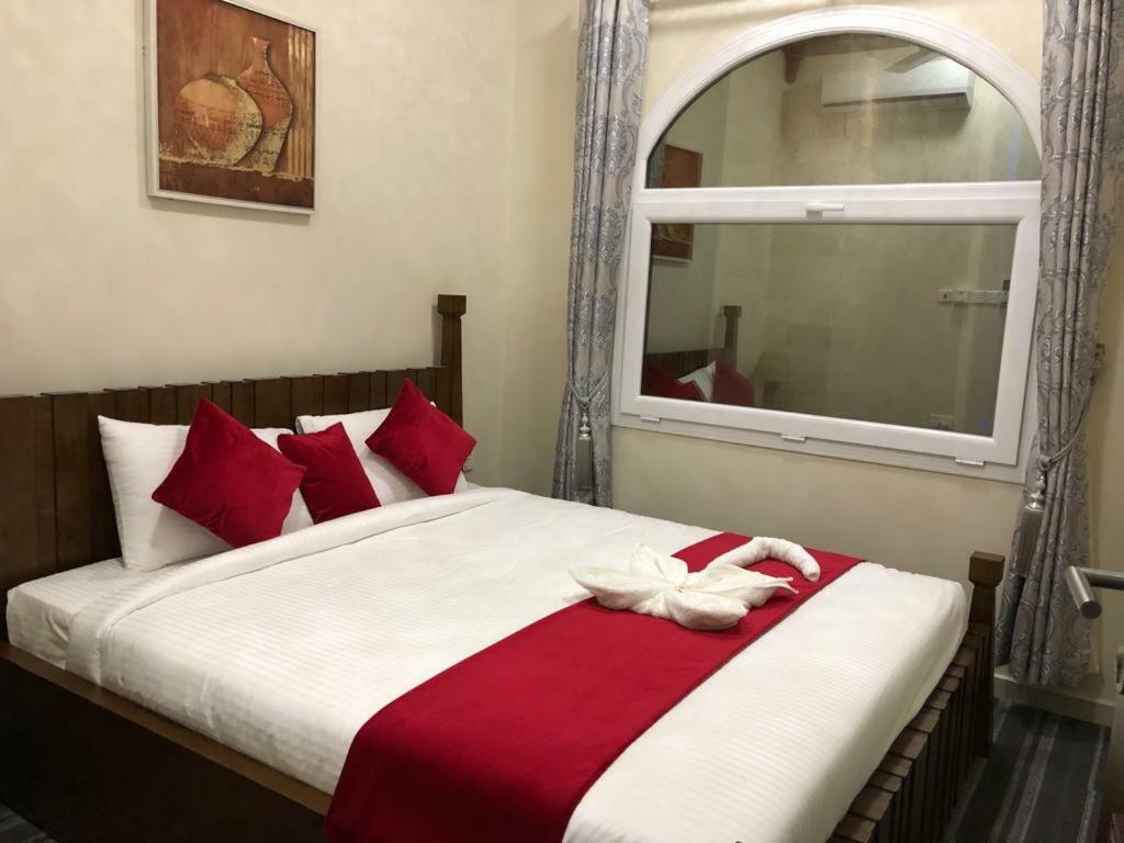 Sur Bandar Al Ayjah Hotel Apartments Esterno foto